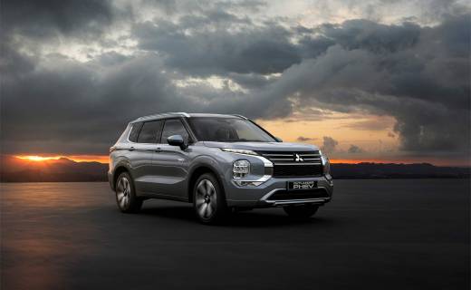 MITSUBISHI OUTLANDER PHEV 3